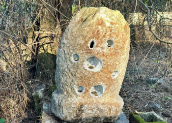 Türbedeki 2 Asırlık Adak Taşı Ortadan Kayboldu! 'Çalan Kişi Büyük Zarar Görmeden Geri Getirsin'
