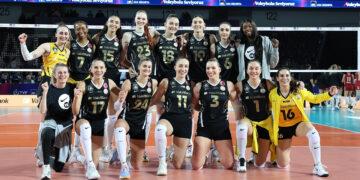 VakıfBank AXA Sigorta Kupa Voley Yarı Finalinde Galatasaray'ı Rahat Geçti, Adını Finale Yazdırdı