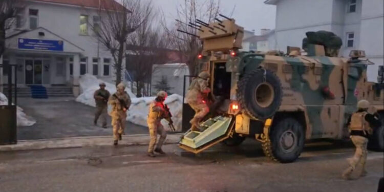 Van ve Hakkari'de Uyuşturucuya Ağır Darbe: 320 Kilo Uyuşturucu Ele Geçirildi