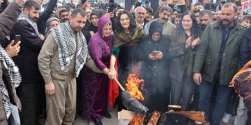 Tutax’ta Newroz ateşi yakıldı: Direndikçe özgürlüğe yakınlaşıyoruz