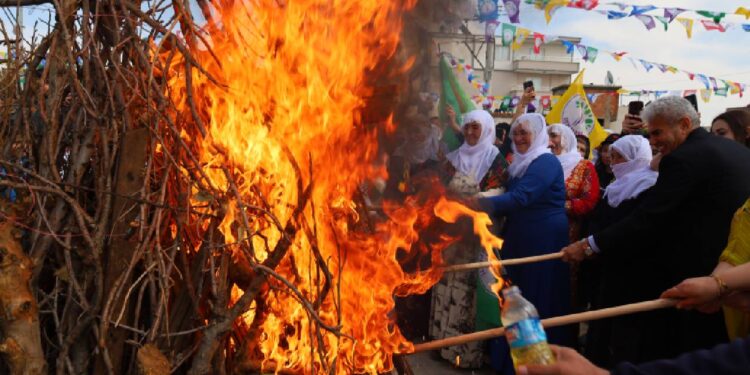 Kerboran ve Qowanciyan’da binlerin katılımıyla Newroz kutlaması