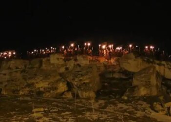 Artemêtli kadınlar 77 meşaleyle Newroz ateşini yaktı