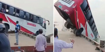 Yolcu Otobüsü Feribota Binerken Nehre Düştü: 24 Ölü Var