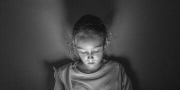 Öğrenciler okul günlerinin üçte birini telefonda geçiriyor