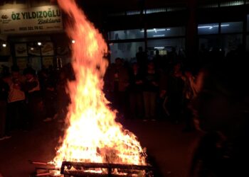 Adana’da ilk Newroz ateşi yakıldı