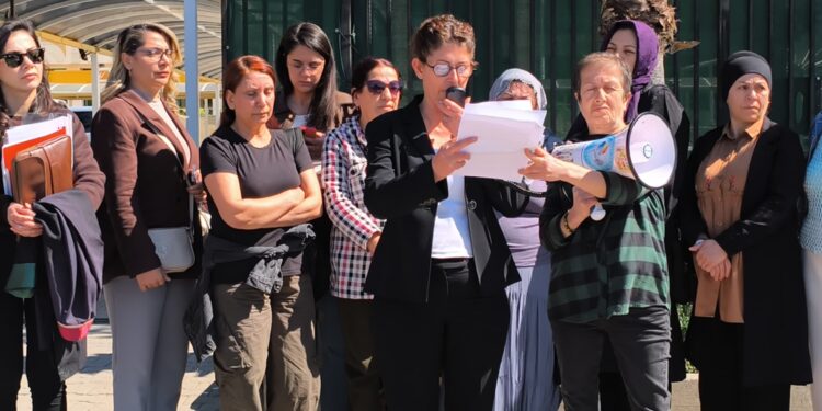 8 Mart pankartına el koyulmuştu: Polisler hakkında suç duyurusu