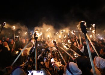 Birçok kentte Newroz coşkusu: Ateşler yakıldı, halaylar çekildi