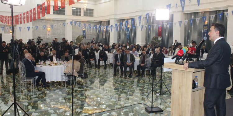 Babacan’dan Amed’de süreç mesajı: Değil elimizi, bedenimizi dahi bu taşın altına koymaya hazırız