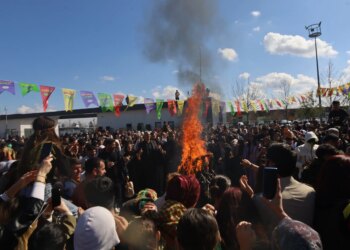 Amed’de merkezi newroz öncesi 7 ilçede coşkulu kutlama