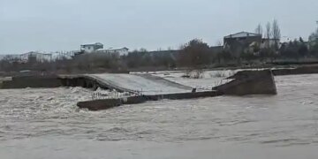 Amed’de baraj kapakları açıldı birçok yer su altında kaldı