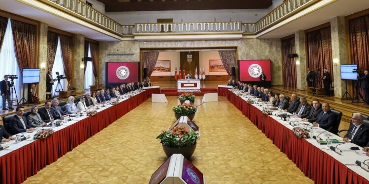 11 partiden somut adım çağrısı: Süreç iktidarın tutumuna bırakılamaz