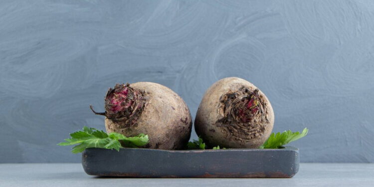 Geçmeyen öksürüğü bir gecede bıçak gibi kesiyor: Eczanedeki şurupları unutturan doğal ‘siyah turp’ mucizesi…