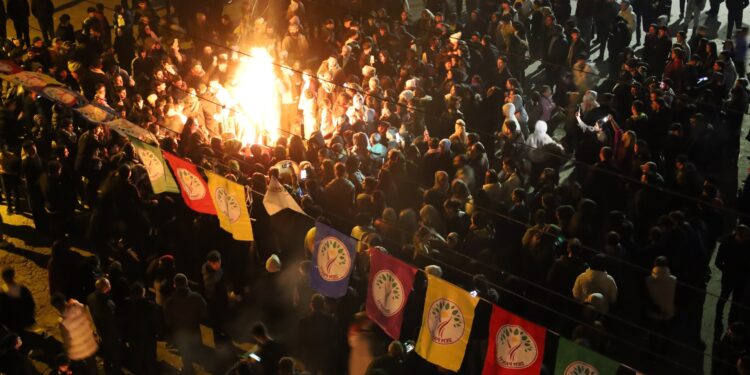 Newroz coşkusu sürüyor: Amed ve Êlih’te Newroz ateşleri yakıldı