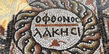 3 bin yıllık antik kentte bulunan mozaik yazısı şaşırttı: ‘Kıskanan çatlasın’