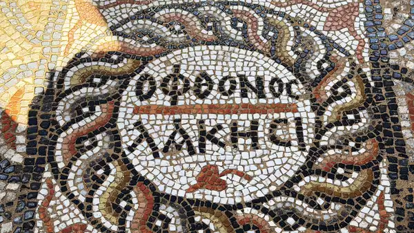 3 bin yıllık antik kentte bulunan mozaik yazısı şaşırttı: ‘Kıskanan çatlasın’