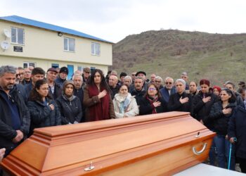 KCK Yürütme Konseyi Üyesi Fatma Adır’ın babası son yolculuğuna uğurlandı