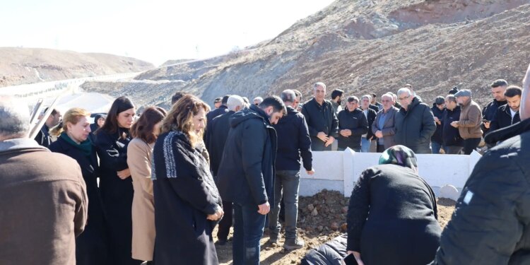 Hayri Konar’ın annesi Zeynep Konar son yolculuğuna uğurlandı