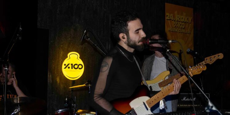 Bu yıl 25. kez düzenlenecek Roxy Müzik Günleri’ni Taner Öngür ve Cem Selcen’le konuştuk: ‘Zamanın ruhu sahnede belirir’