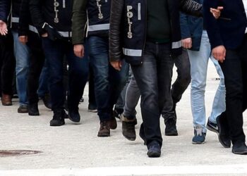 Bedlîs’te ev baskınlarında polis şiddet: 25 gözaltı