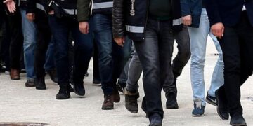 Bedlîs’te ev baskınlarında polis şiddet: 25 gözaltı