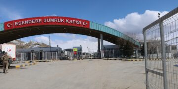 Esendere Sınır Kapısı çift taraflı kapatıldı: ‘Savaş var’ denilerek geçişlere izin verilmedi