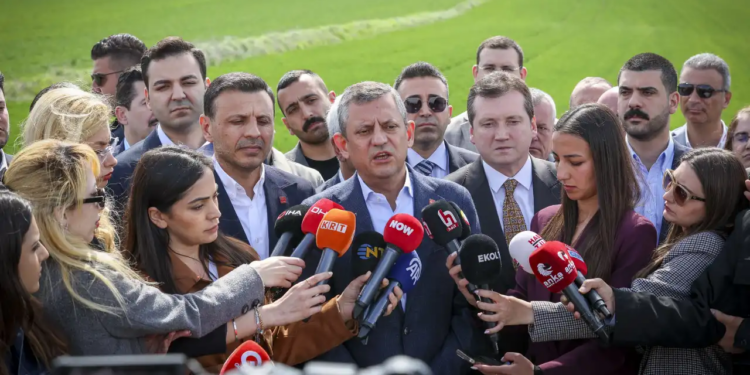 Özgür Özel: İmamoğlu buradan çıkacak, cumhurbaşkanı olacak