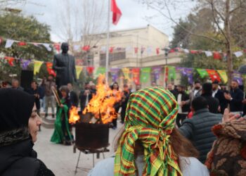 Ankara’dan İzmir’e Newroz alanları doldu taştı