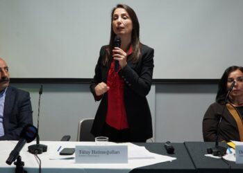 Hatimoğulları Almanya’da konuştu: Masada müzakere, sokakta mücadele ediyoruz