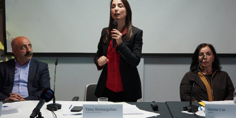 Hatimoğulları Almanya’da konuştu: Masada müzakere, sokakta mücadele ediyoruz