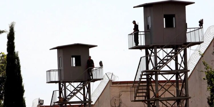 İHD: Mevcut mevzuatlar uygulanırsa da hasta tutsaklar tahliye olur