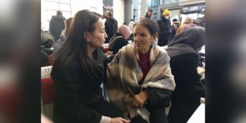 Hatimoğulları, Çiçek Otlu’yu tedavi gördüğü hastanede ziyaret etti