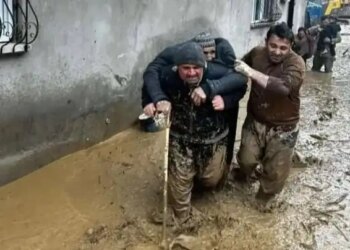 Şirnex’te çığ ve sel: Yolcular mahsur, şoför ağır yaralı