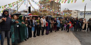 Birçok kentte Newroz: Barış için bu ateş yanmaya devam edecek