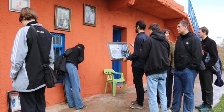 Enternasyonel gençler, Abdullah Öcalan’ın doğduğu evi ziyaret etti