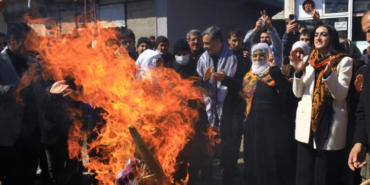 Serhed’de Newroz ateşi coşkuyla yakıldı