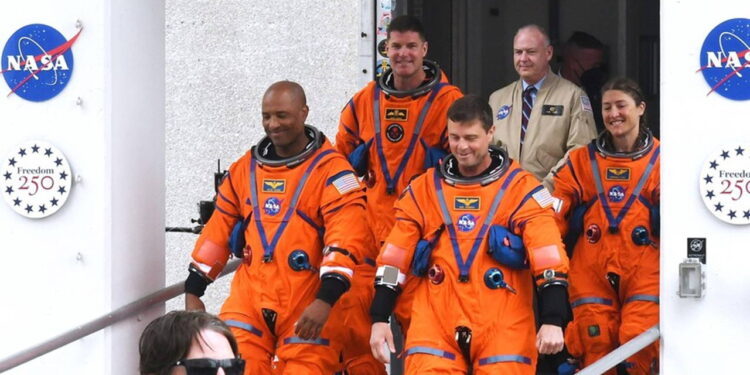 Artemis II rekor kırdı: Uzayda en uzak noktaya ulaştılar!