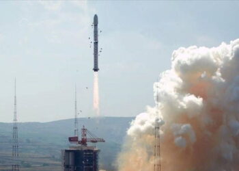 Çin, uzaya yeni internet uyduları gönderdi