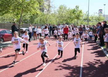 ‘Koşamayan Kardeşlerim İçin Koşuyorum’: İzmir’de anlamlı 23 Nisan yarışı!