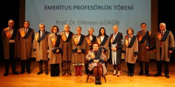Gazetemizin yazarı Dikmen Gürün, öğretim üyesi olduğu Kadir Has Üniversitesi’nden ‘Emeritus Profesörlük’ unvanı aldı