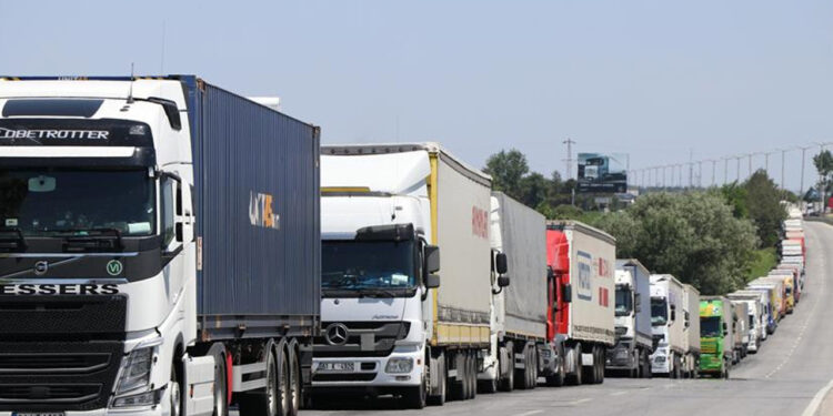 10 Yıllık Düğüm Çözüldü: Türk Tır Şoförlerine Transit Vize Müjdesi