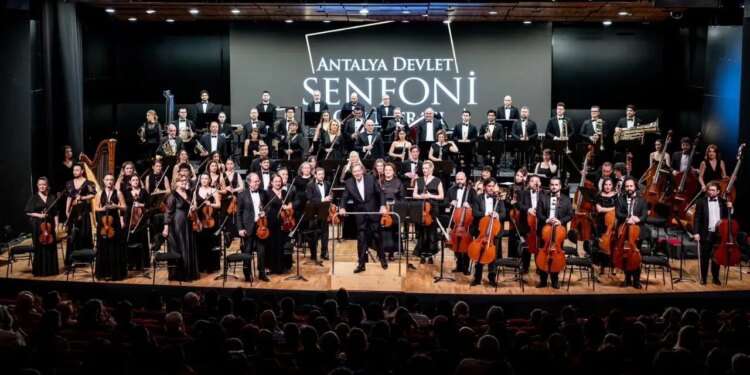 Antalya Devlet Senfoni Orkestrası, DenizBank Konserleri’nde sanatseverlerle buluştu