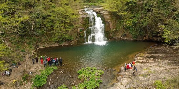 Bartın’da saklı bir hazine: Gölderesi Şelalesi ilkbahar rengiyle büyüledi! – Son Dakika Yaşam Haberleri