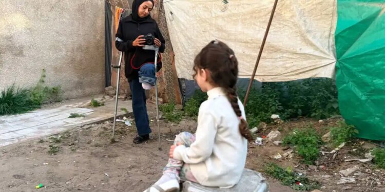 Ampüte fotoğrafçı Kifah, Gazze’de yaşamı belgelemeye devam ediyor