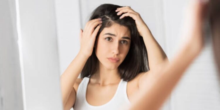 Kepeğe karşı doğadan gelen güç: Saç derisini rahatlatan etkili 7 çözüm