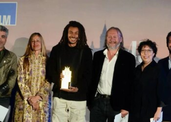 İstanbul Film Festivali’nin ödül töreninde ‘sansürsüz sinema’ ve ‘Burdayım aşkım’ vurgusu: Altın Lale ‘Prenses Mumbi’nin