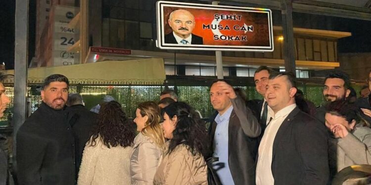 Bornova Belediye Başkanı Eşki serbest: Yurt dışı çıkış yasağı getirildi