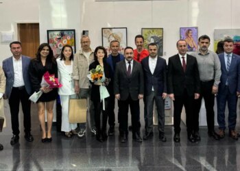 Uşaklı sanatçılar “İz” sergisinde buluştu