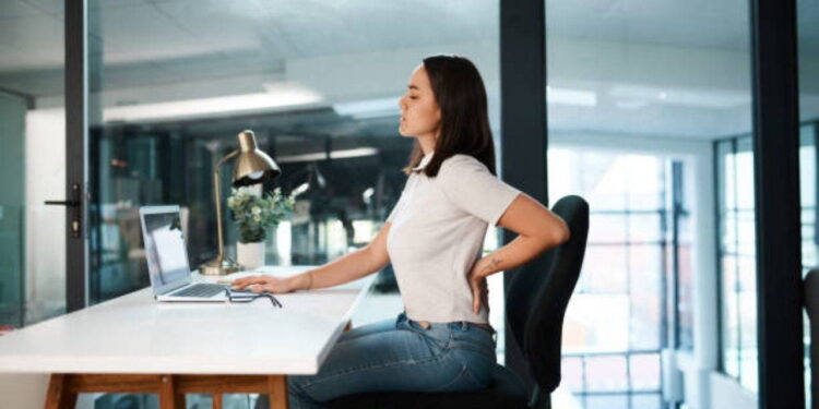 Ofis ortamında sağlıklı çalışma alışkanlıkları: Omurga sağlığını koruyan etkili 8 yöntem