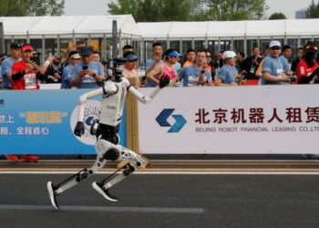 Çin’de insansı robotlar yarı maraton dünya rekorunu kırdı