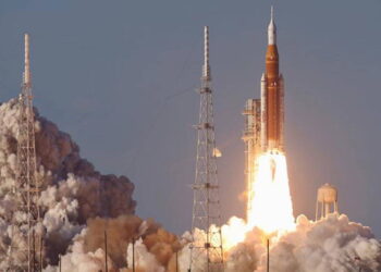 NASA, 54 yıl sonra Ay’a insanlı uçuşu başlattı